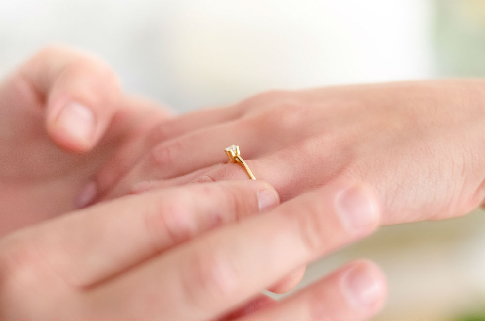6 Simple Engagement Ring Styles for the Minimalist Bride