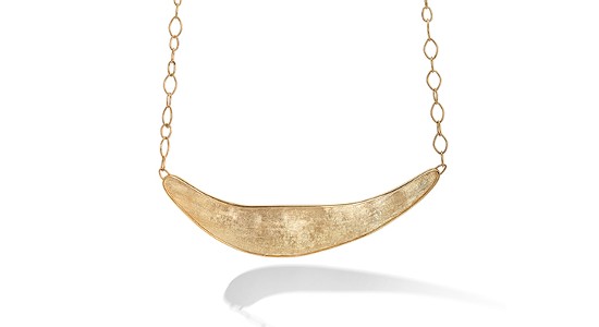 a yellow gold, textured pendant necklace
