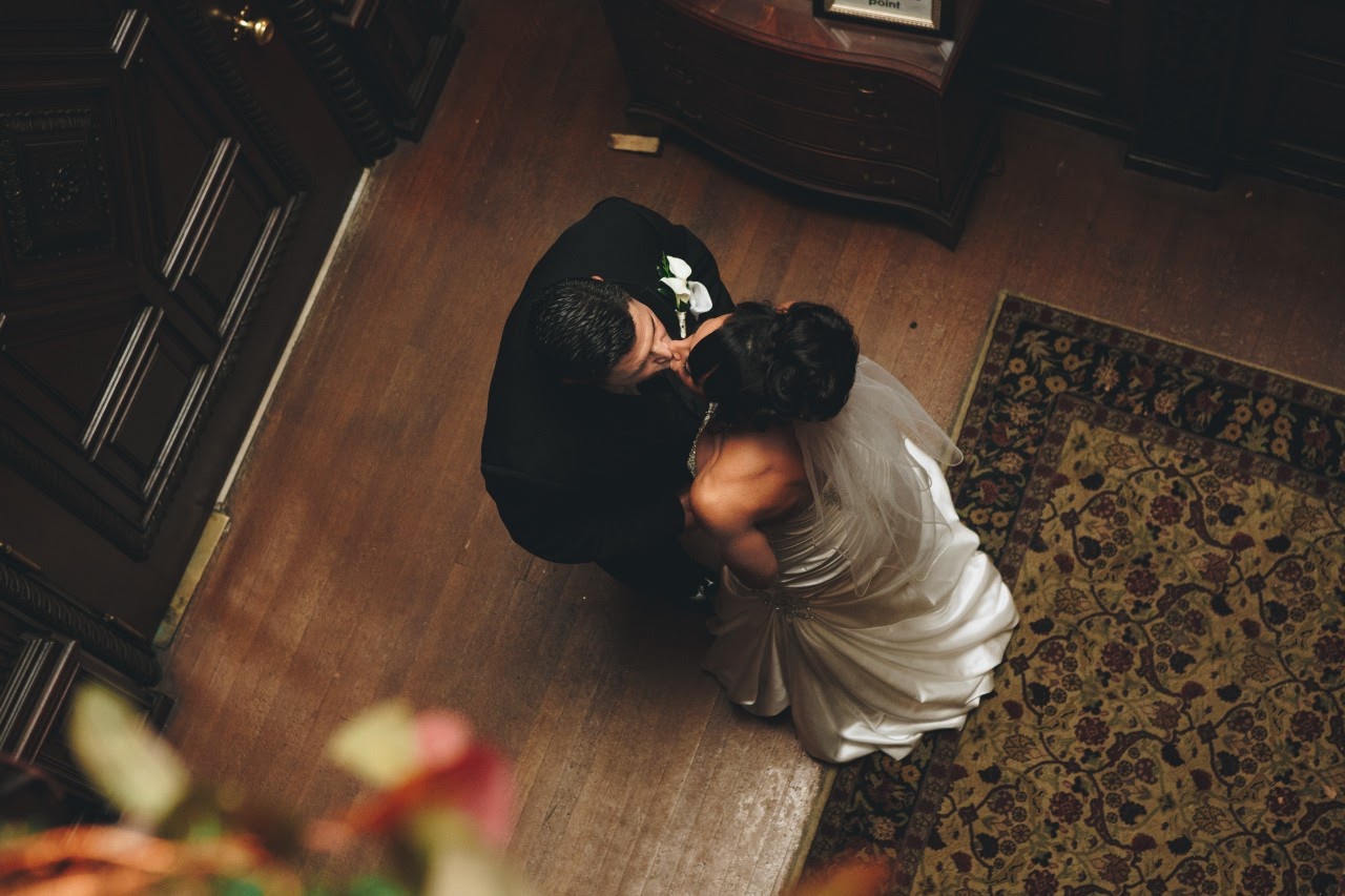 WHY SHOP FOR WEDDING BANDS AT ROGERS JEWELRY COMPANY? WHY SHOP FOR WEDDING BANDS AT ROGERS JEWELRY COMPANY?